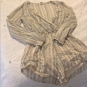 Billabong black and white striped roper!!